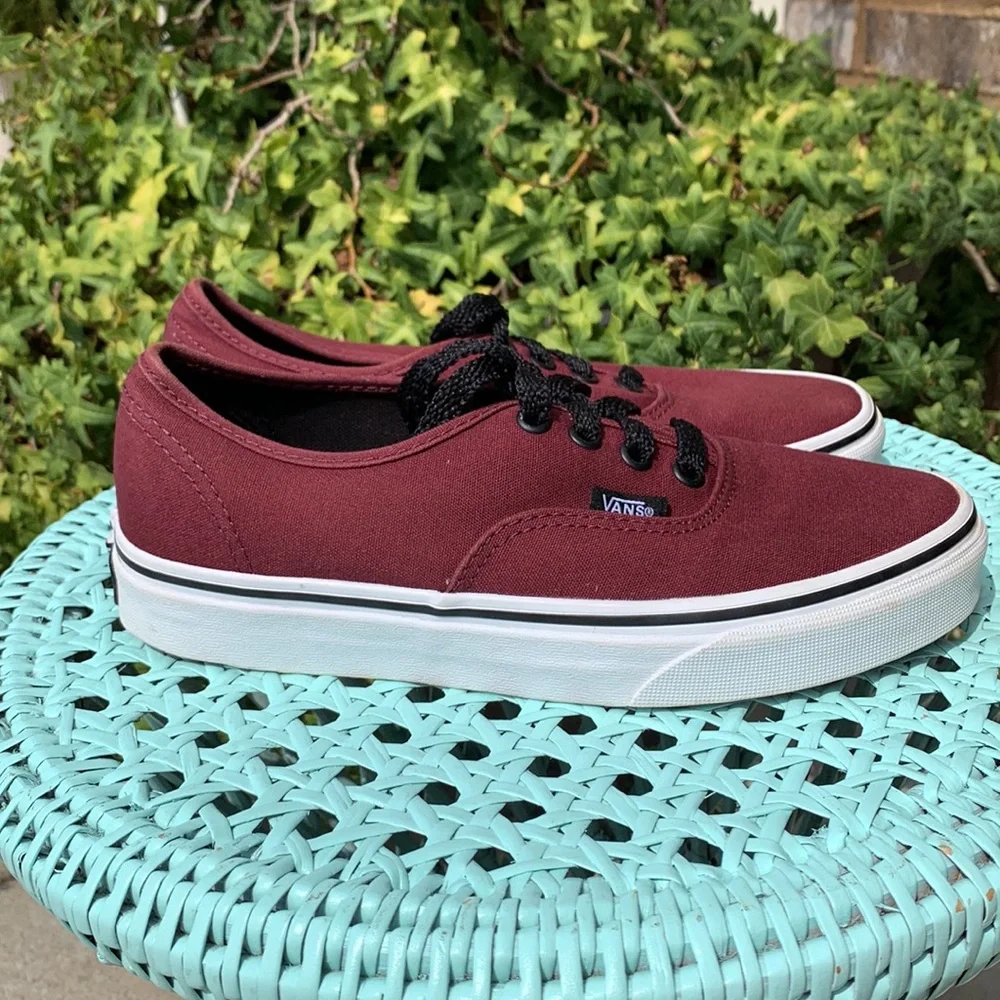 VANS SNEAKERS WOMENS 7 MENS 5.5